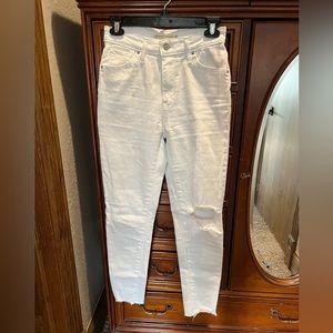 White Levi's jeans! 701 skinny ankle